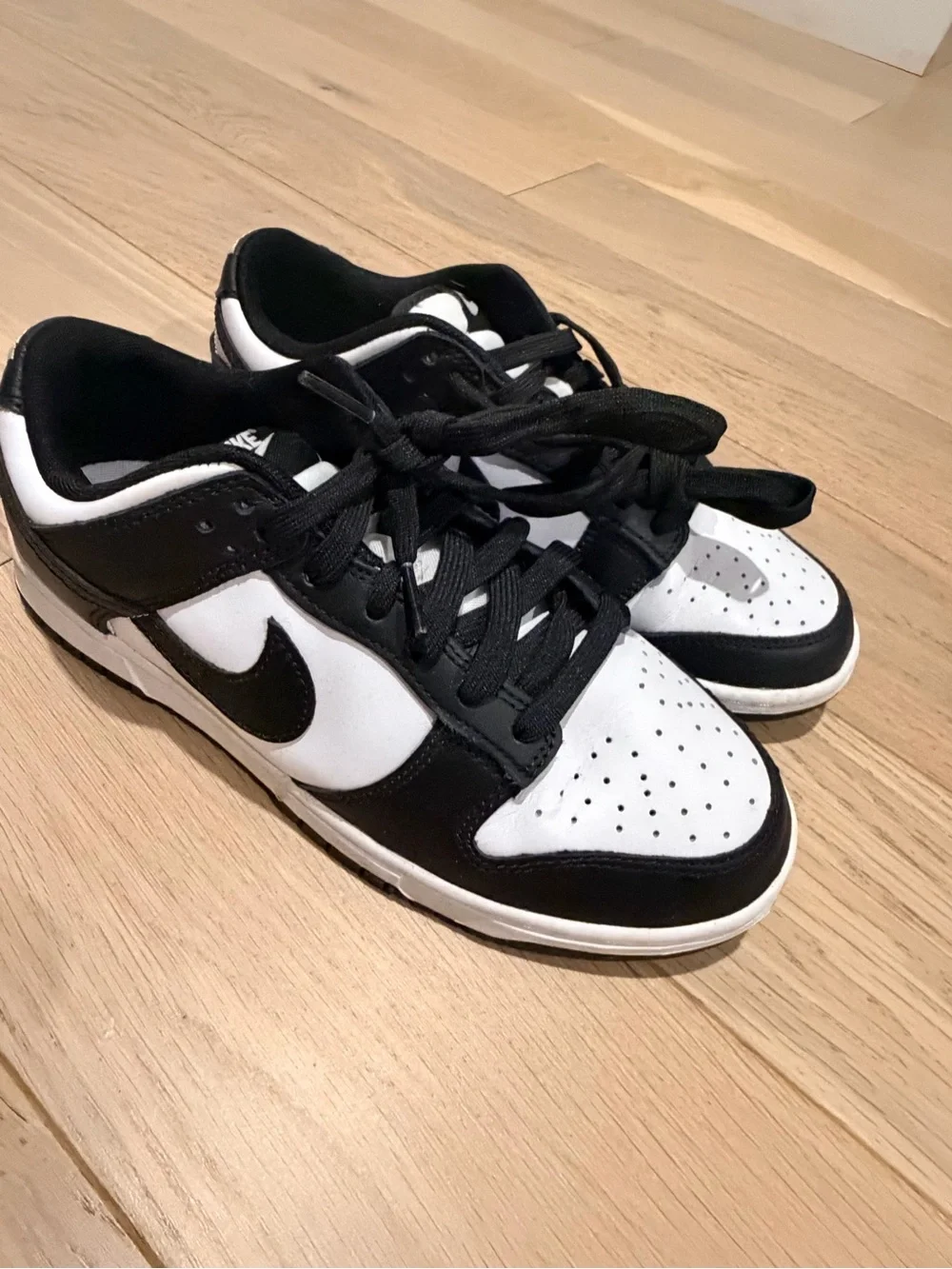 Nike low dunk panda (black/white) - gently worn - Men’s or youth size 7.5